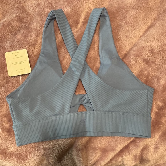 Twist front sports bra - Picture 3 of 3
